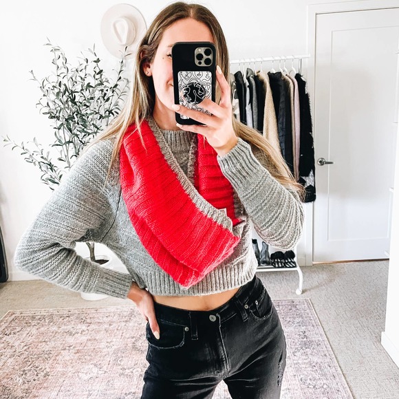 FREE PRESS Red & Gray Warm, Cozy, Knit Circle Scarf - Picture 2 of 6